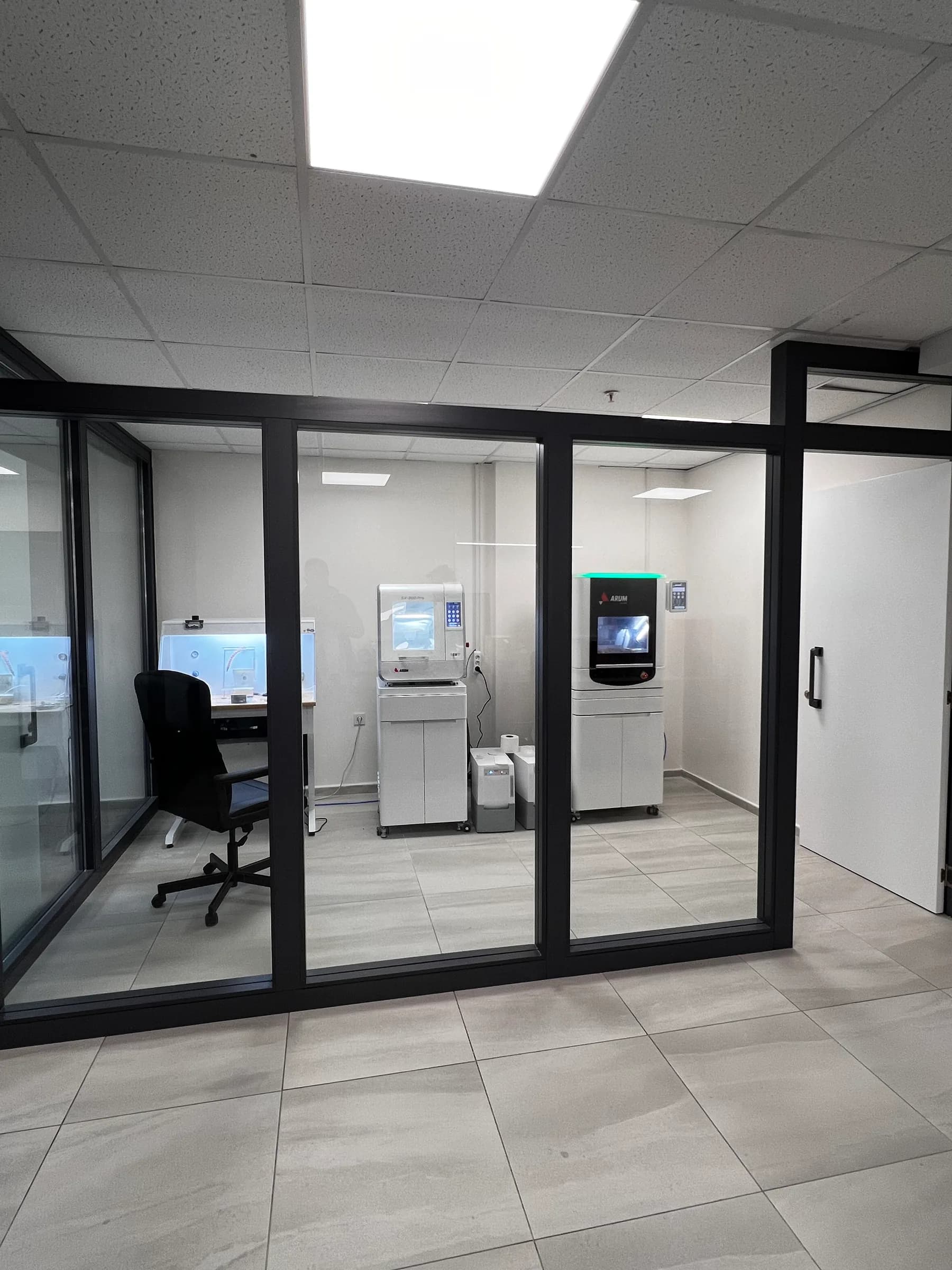 Freesruimte achter een glazen wand