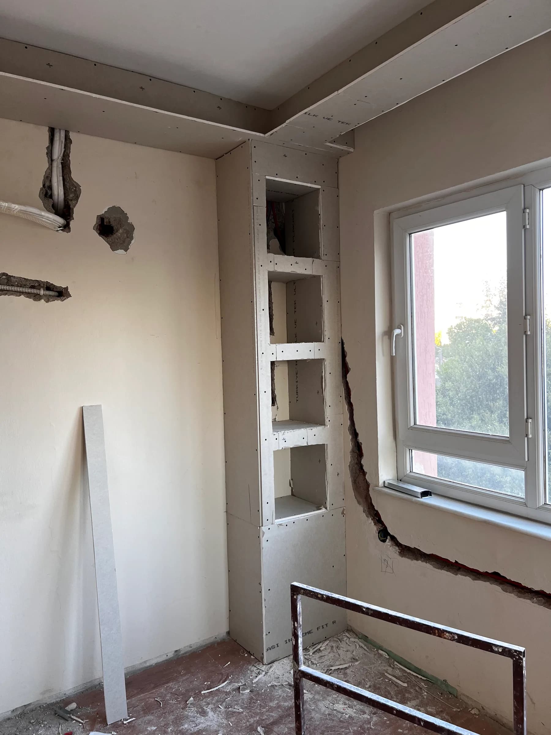 Een kamer tijdens de sloop